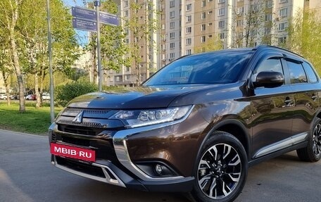 Mitsubishi Outlander III рестайлинг 3, 2022 год, 3 800 000 рублей, 32 фотография