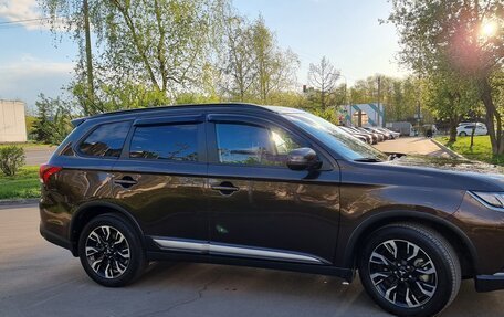 Mitsubishi Outlander III рестайлинг 3, 2022 год, 3 800 000 рублей, 37 фотография