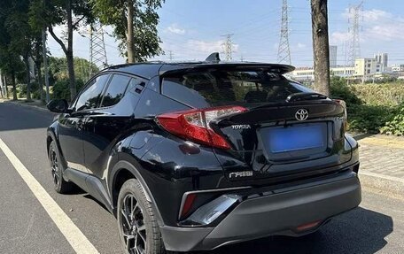 Toyota C-HR I рестайлинг, 2021 год, 1 999 999 рублей, 2 фотография