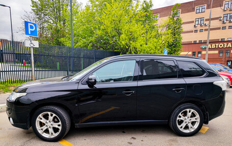 Mitsubishi Outlander III рестайлинг 3, 2013 год, 1 350 000 рублей, 2 фотография