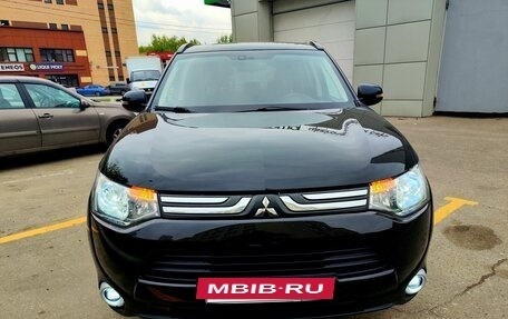 Mitsubishi Outlander III рестайлинг 3, 2013 год, 1 350 000 рублей, 3 фотография