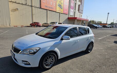 KIA cee'd I рестайлинг, 2011 год, 850 000 рублей, 2 фотография