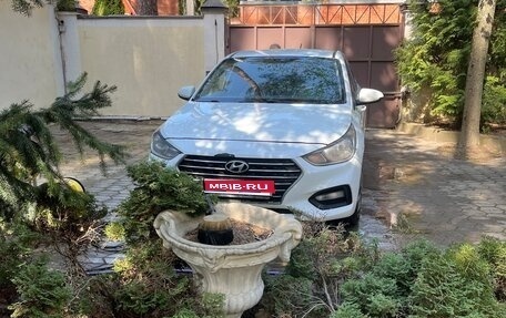 Hyundai Solaris II рестайлинг, 2018 год, 1 000 000 рублей, 1 фотография