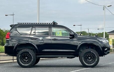 Toyota Land Cruiser Prado 150 рестайлинг 2, 2021 год, 4 000 000 рублей, 5 фотография