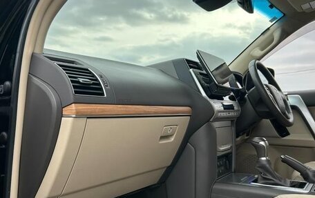 Toyota Land Cruiser Prado 150 рестайлинг 2, 2021 год, 4 000 000 рублей, 13 фотография