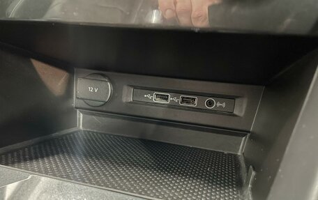 Volkswagen Tiguan II, 2019 год, 2 575 000 рублей, 13 фотография