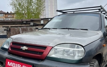 Chevrolet Niva I рестайлинг, 2003 год, 180 000 рублей, 1 фотография