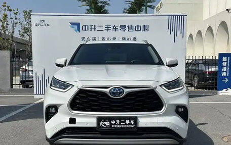 Toyota Highlander, 2021 год, 3 685 000 рублей, 2 фотография