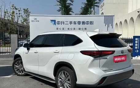 Toyota Highlander, 2021 год, 3 685 000 рублей, 5 фотография