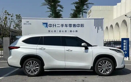 Toyota Highlander, 2021 год, 3 685 000 рублей, 14 фотография
