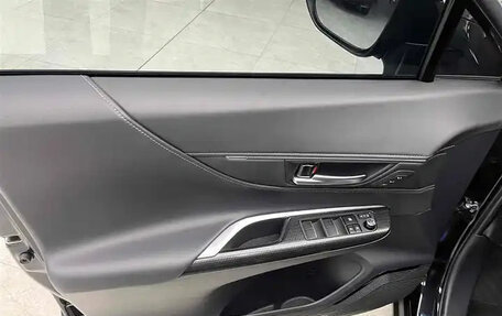 Toyota Venza, 2022 год, 3 365 000 рублей, 21 фотография