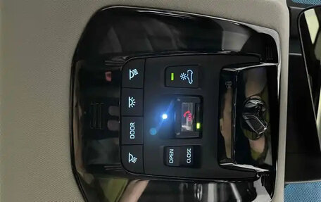 Toyota Venza, 2022 год, 3 365 000 рублей, 18 фотография