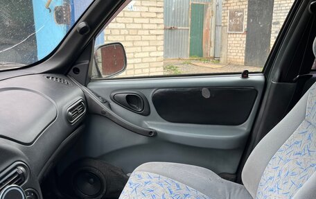 Chevrolet Niva I рестайлинг, 2003 год, 180 000 рублей, 24 фотография