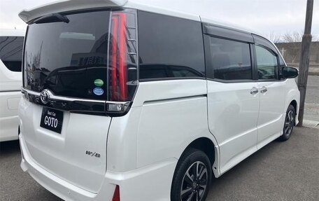 Toyota Noah III, 2021 год, 2 310 000 рублей, 3 фотография