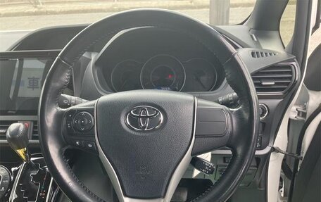 Toyota Noah III, 2021 год, 2 310 000 рублей, 6 фотография
