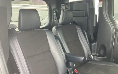 Toyota Noah III, 2021 год, 2 310 000 рублей, 13 фотография