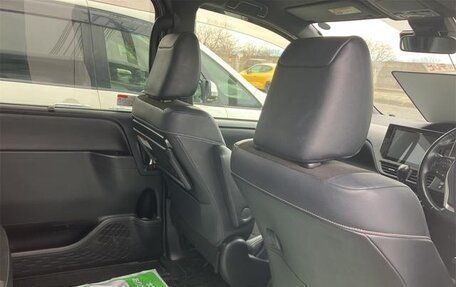 Toyota Noah III, 2021 год, 2 310 000 рублей, 15 фотография