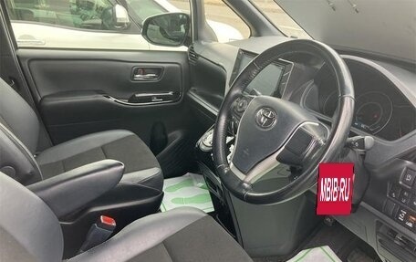 Toyota Noah III, 2021 год, 2 310 000 рублей, 9 фотография