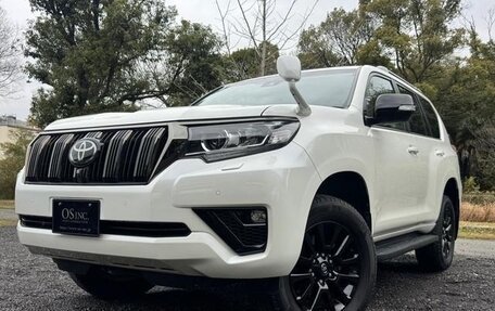 Toyota Land Cruiser Prado 150 рестайлинг 2, 2022 год, 3 899 123 рублей, 2 фотография