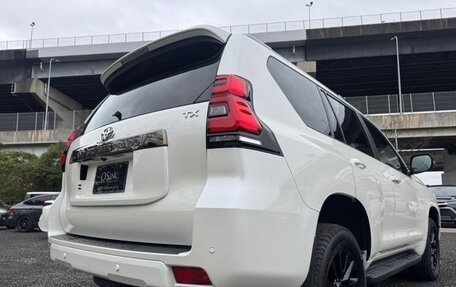 Toyota Land Cruiser Prado 150 рестайлинг 2, 2022 год, 3 899 123 рублей, 6 фотография