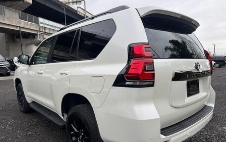 Toyota Land Cruiser Prado 150 рестайлинг 2, 2022 год, 3 899 123 рублей, 8 фотография