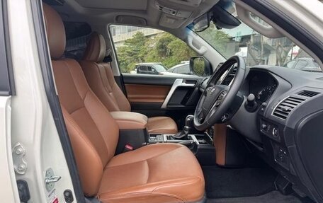 Toyota Land Cruiser Prado 150 рестайлинг 2, 2022 год, 3 899 123 рублей, 14 фотография