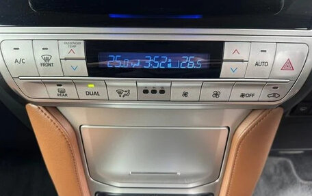 Toyota Land Cruiser Prado 150 рестайлинг 2, 2022 год, 3 899 123 рублей, 23 фотография