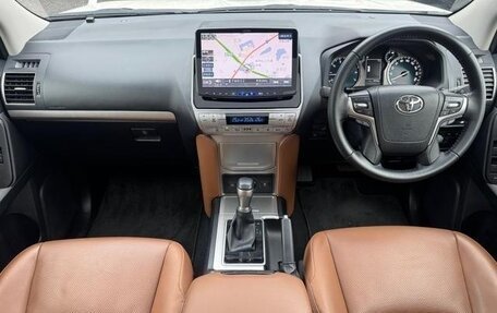 Toyota Land Cruiser Prado 150 рестайлинг 2, 2022 год, 3 899 123 рублей, 17 фотография