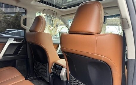 Toyota Land Cruiser Prado 150 рестайлинг 2, 2022 год, 3 899 123 рублей, 32 фотография