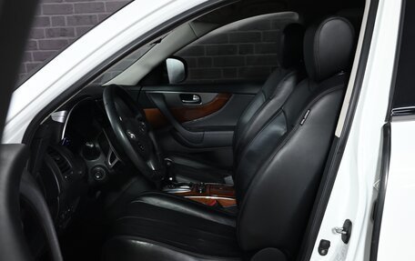 Infiniti QX70, 2017 год, 2 950 000 рублей, 10 фотография
