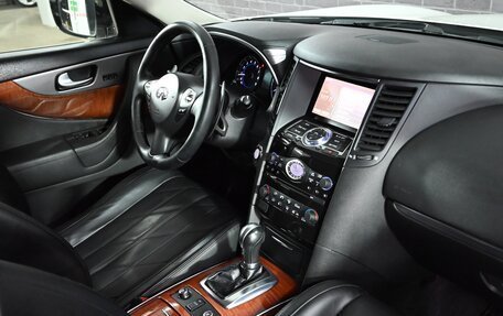 Infiniti QX70, 2017 год, 2 950 000 рублей, 19 фотография