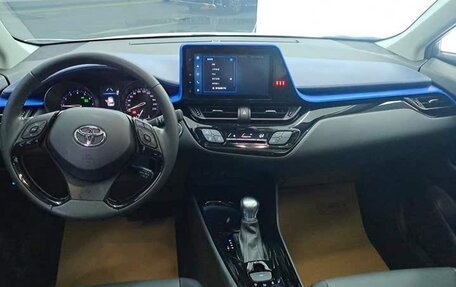 Toyota C-HR I рестайлинг, 2021 год, 1 904 979 рублей, 6 фотография