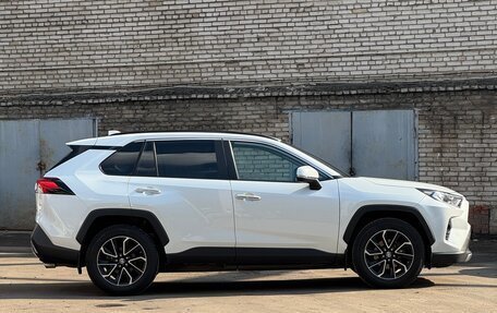 Toyota RAV4, 2021 год, 3 650 000 рублей, 3 фотография
