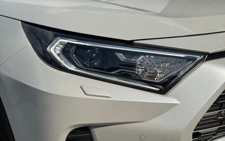 Toyota RAV4, 2021 год, 3 650 000 рублей, 6 фотография