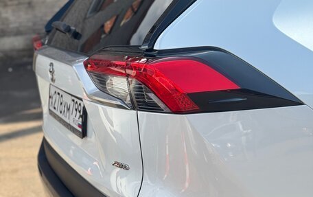Toyota RAV4, 2021 год, 3 650 000 рублей, 7 фотография