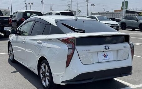 Toyota Prius IV XW50, 2017 год, 1 500 000 рублей, 5 фотография