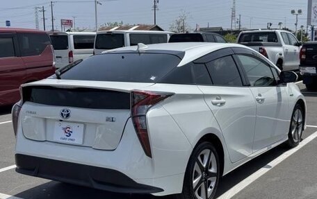 Toyota Prius IV XW50, 2017 год, 1 500 000 рублей, 4 фотография