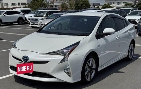 Toyota Prius IV XW50, 2017 год, 1 500 000 рублей, 2 фотография