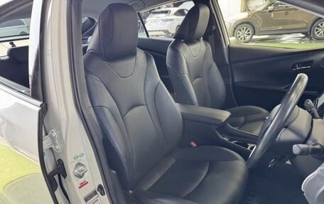 Toyota Prius IV XW50, 2017 год, 1 500 000 рублей, 6 фотография