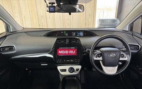 Toyota Prius IV XW50, 2017 год, 1 500 000 рублей, 7 фотография