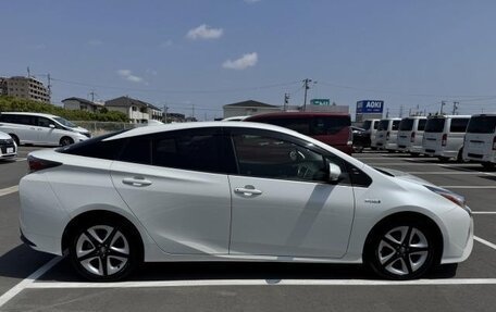 Toyota Prius IV XW50, 2017 год, 1 500 000 рублей, 19 фотография