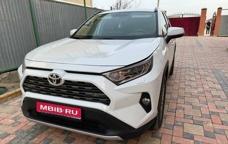 Toyota RAV4, 2021 год, 2 836 000 рублей, 1 фотография