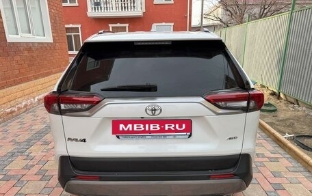 Toyota RAV4, 2021 год, 2 836 000 рублей, 3 фотография