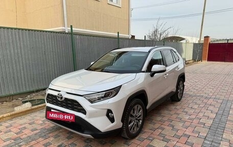 Toyota RAV4, 2021 год, 2 836 000 рублей, 7 фотография