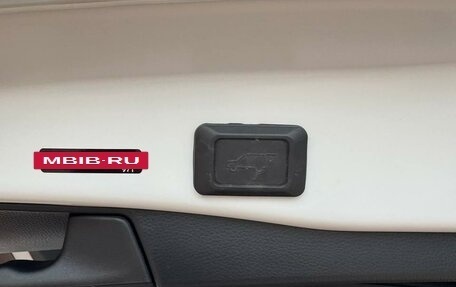 Toyota RAV4, 2021 год, 2 836 000 рублей, 5 фотография