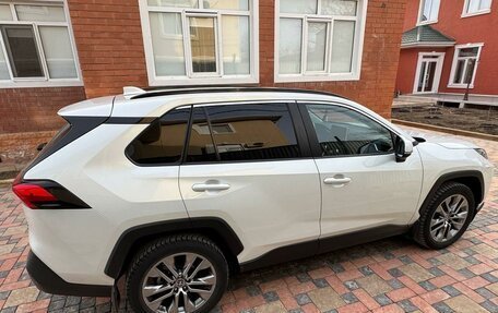 Toyota RAV4, 2021 год, 2 836 000 рублей, 9 фотография