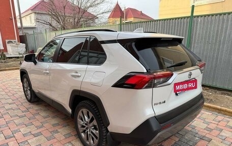 Toyota RAV4, 2021 год, 2 836 000 рублей, 4 фотография