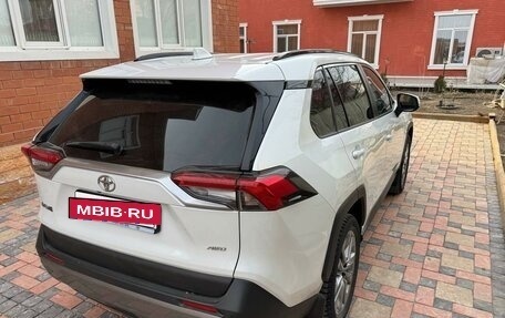 Toyota RAV4, 2021 год, 2 836 000 рублей, 6 фотография