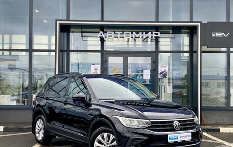 Volkswagen Tiguan II, 2021 год, 2 999 000 рублей, 3 фотография