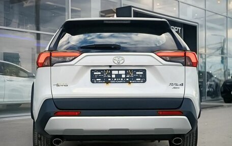 Toyota RAV4, 2024 год, 4 350 000 рублей, 4 фотография
